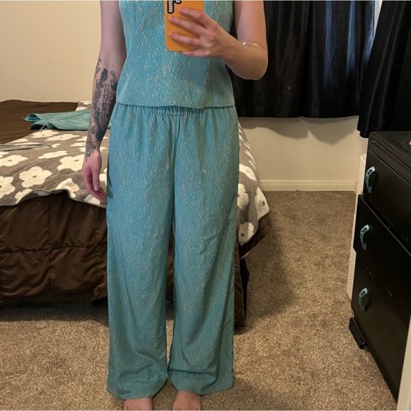 THREE PIECE VINTAGE SILK SET - Picture 12 of 12